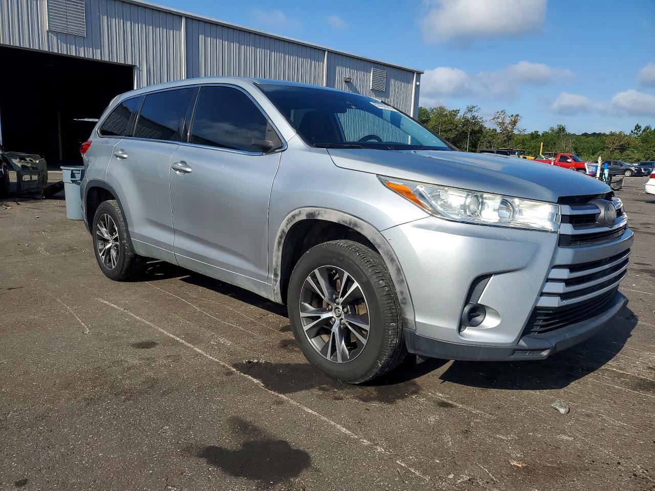 2018 Toyota Highlander Le - Фото 4