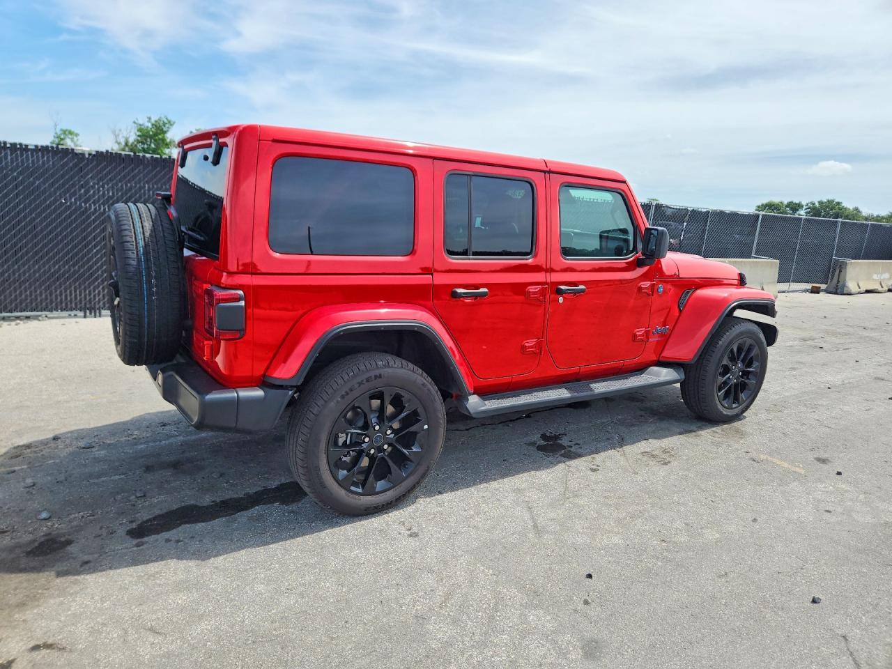 2025 Jeep Wrangler Sahara 4Xe - Фото 3