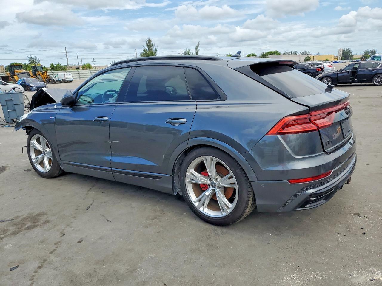 2021 Audi Q8 Prestige S-Line - Фото 2