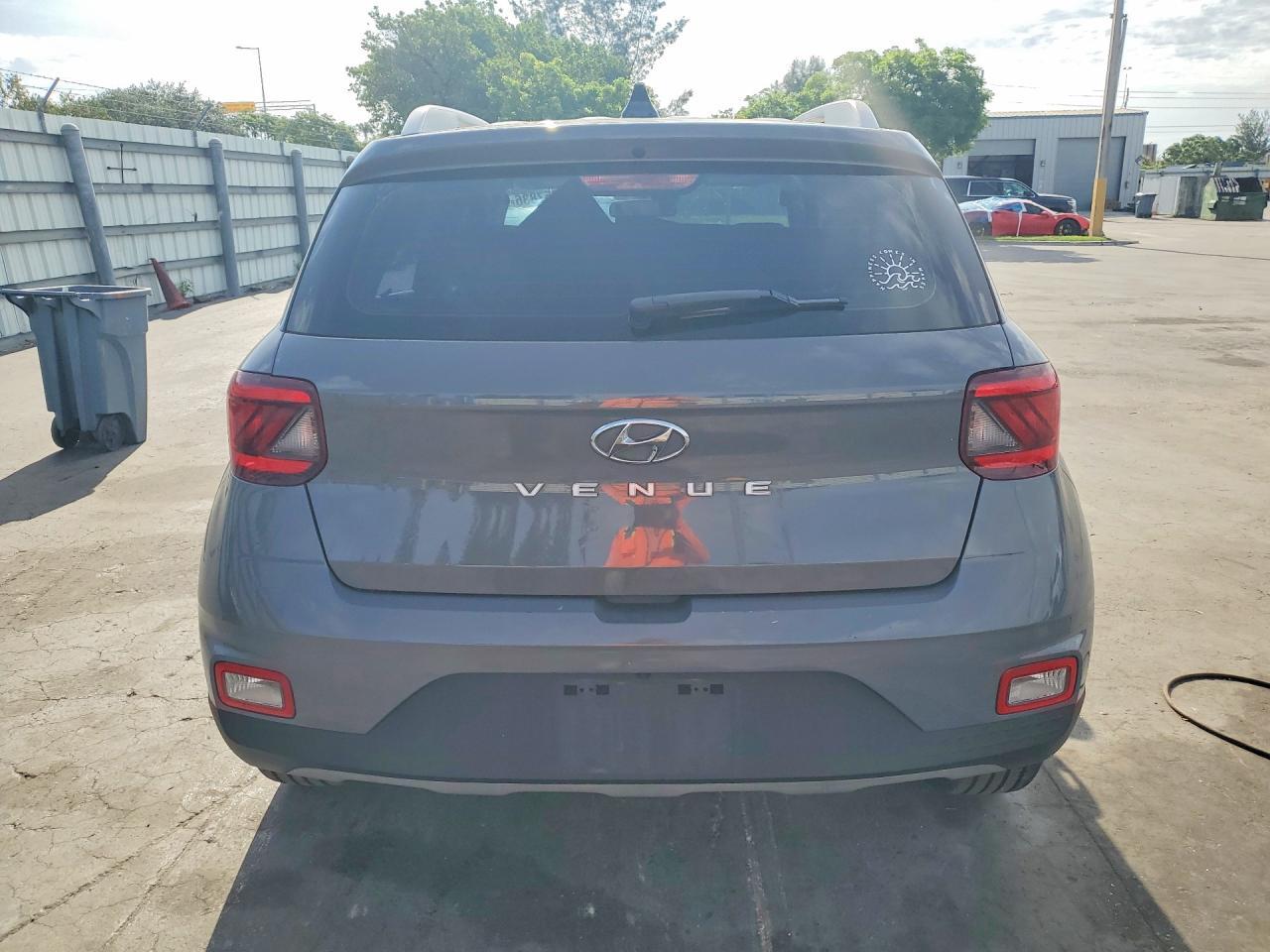2021 Hyundai Venue Sel - Image 6