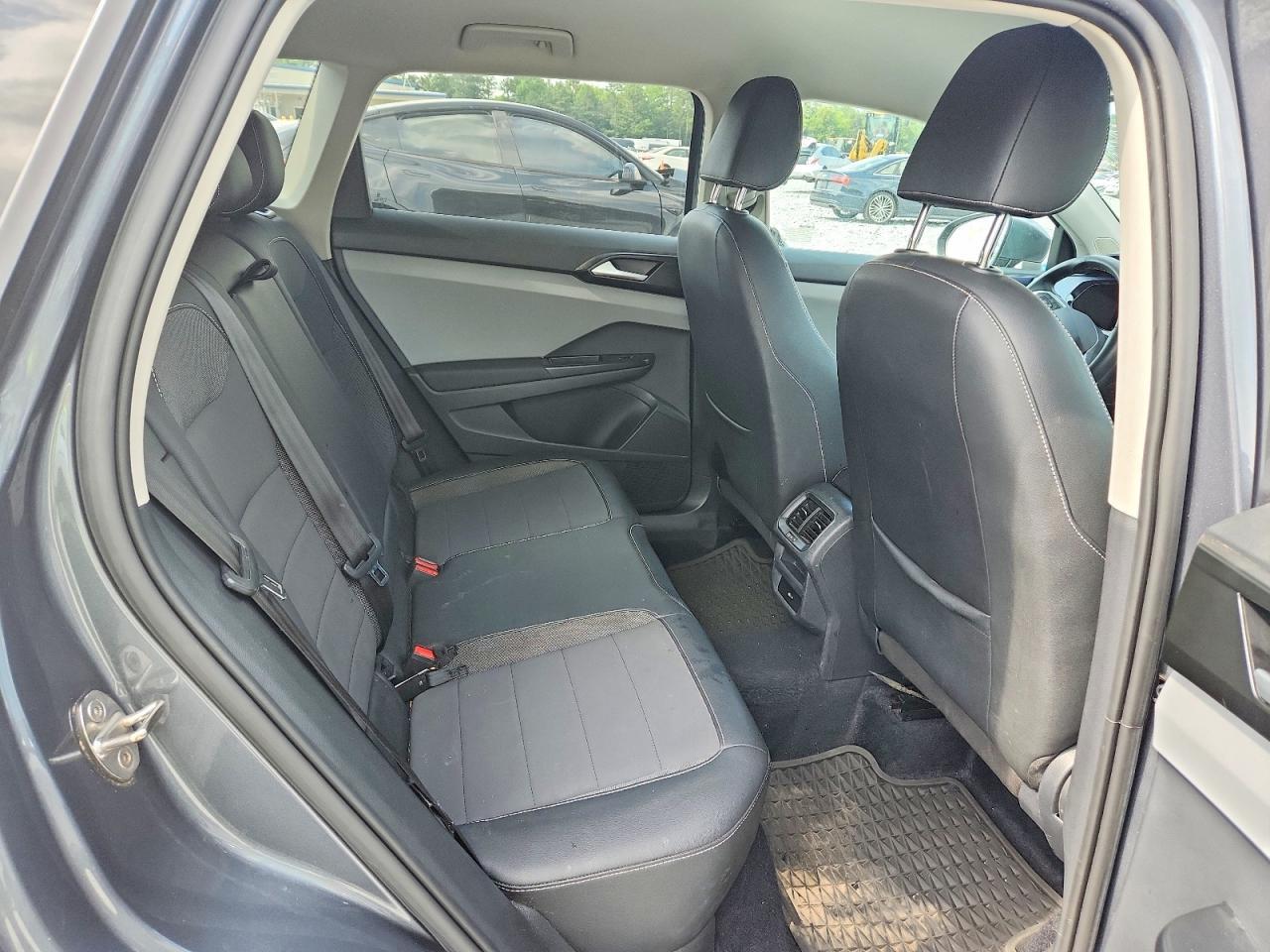 2023 Volkswagen Taos Se - Image 6