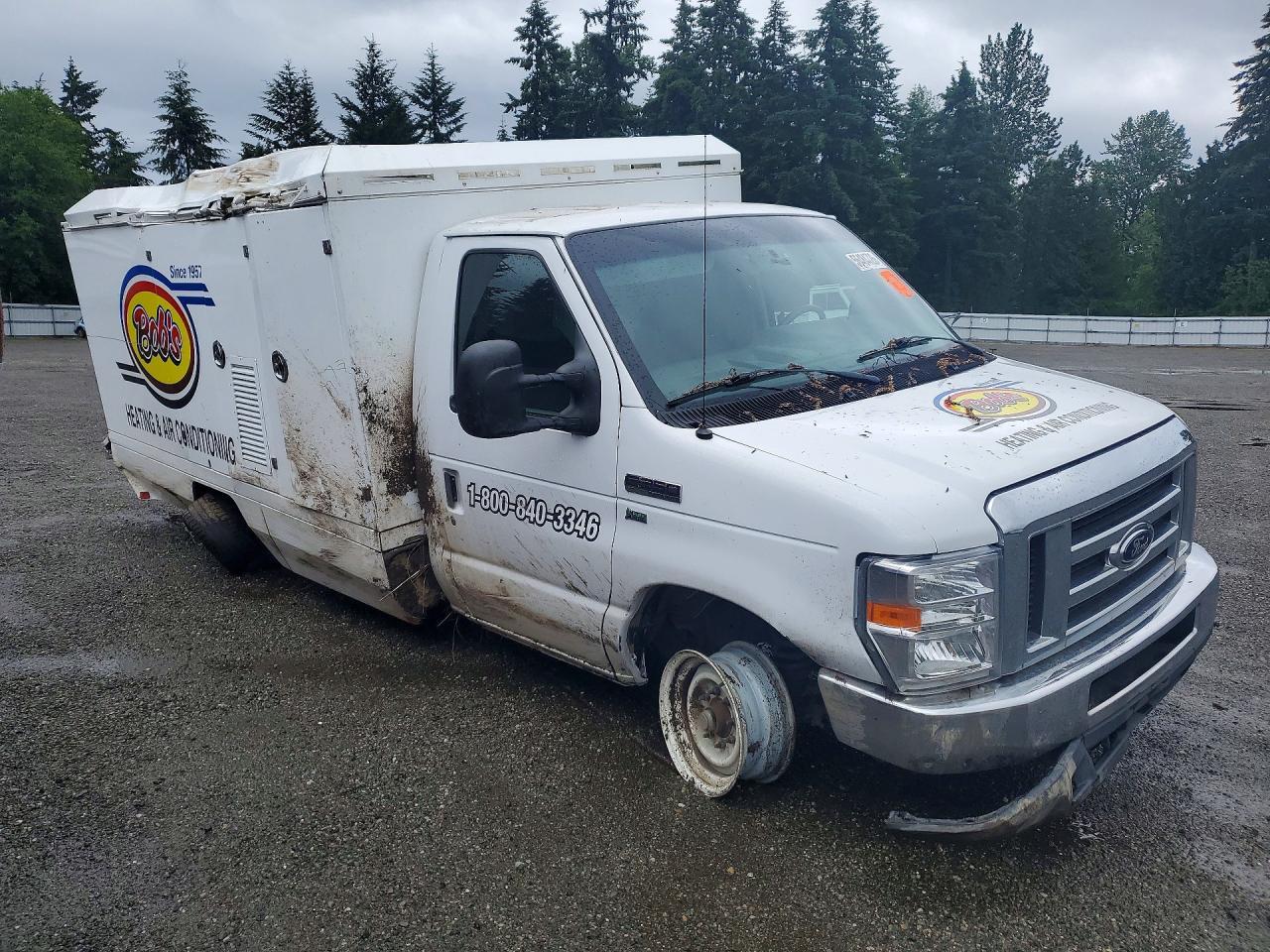 2018 Ford Econoline E350 Super Duty Cutaway Van - Image 4