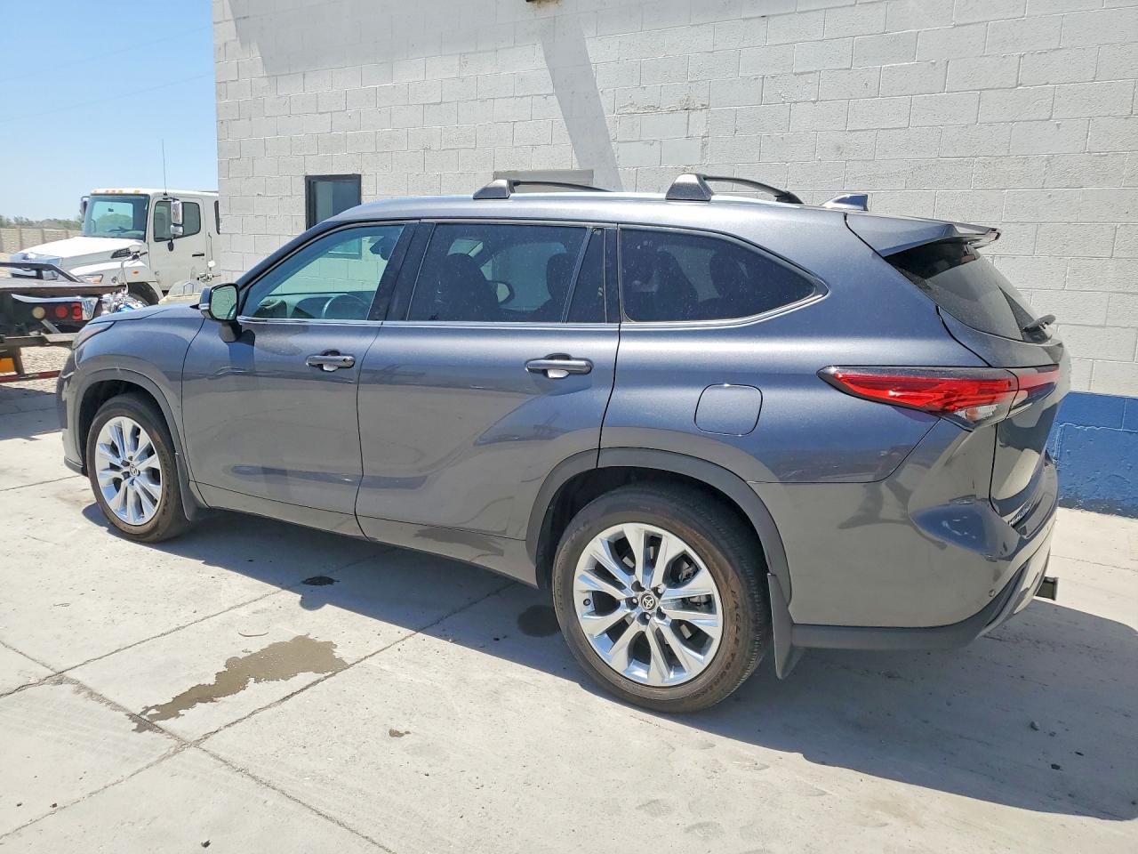 2021 Toyota Highlander Limited - Фото 2