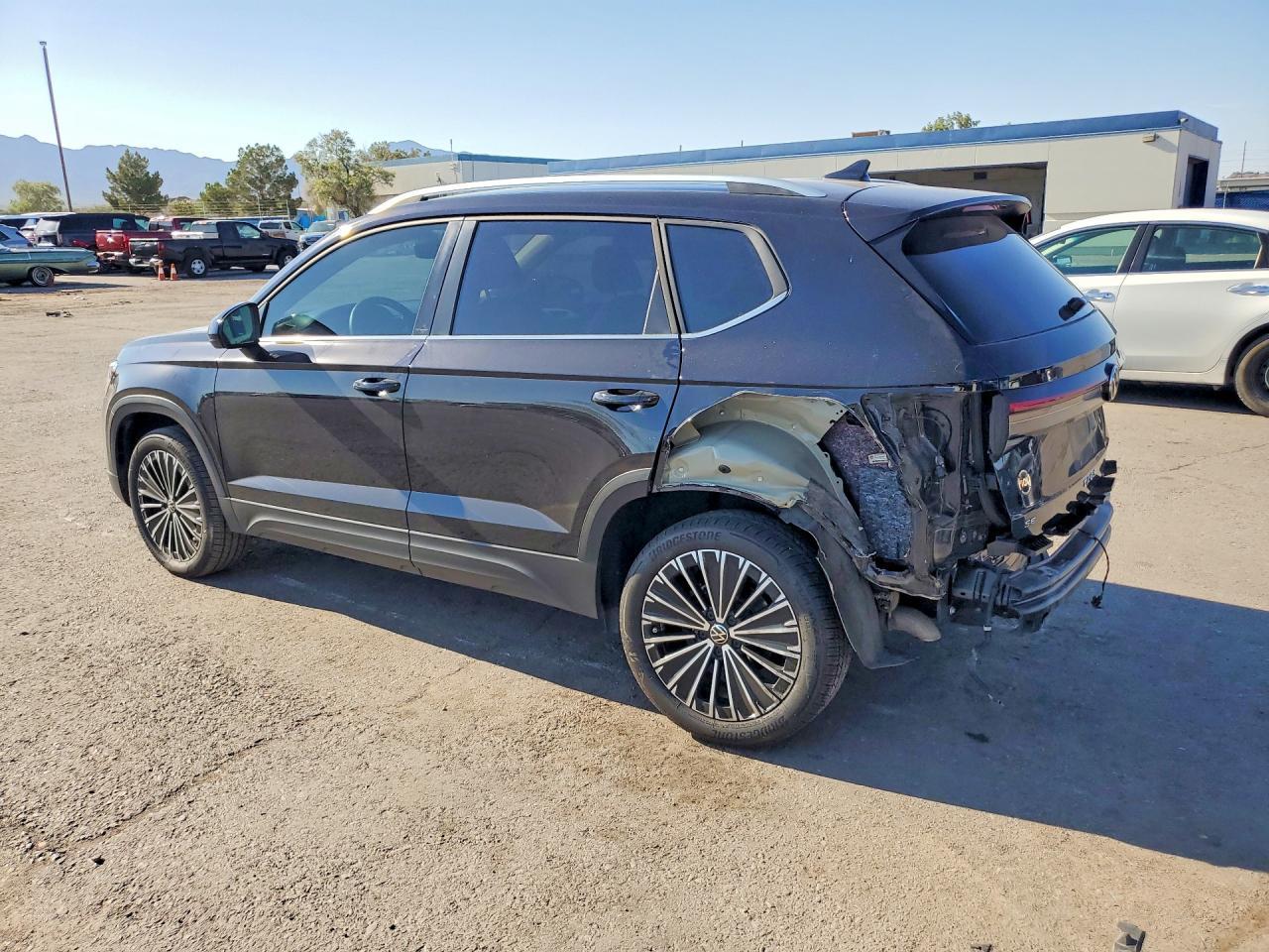 2025 Volkswagen Taos Se - Фото 2