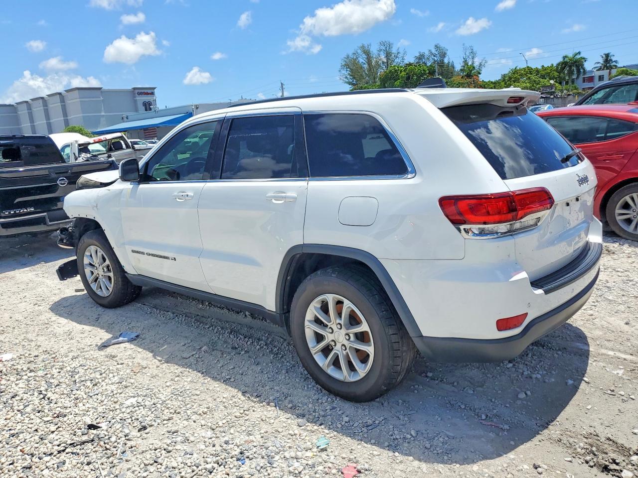 2022 Jeep Grand Cherokee Laredo E - Фото 2