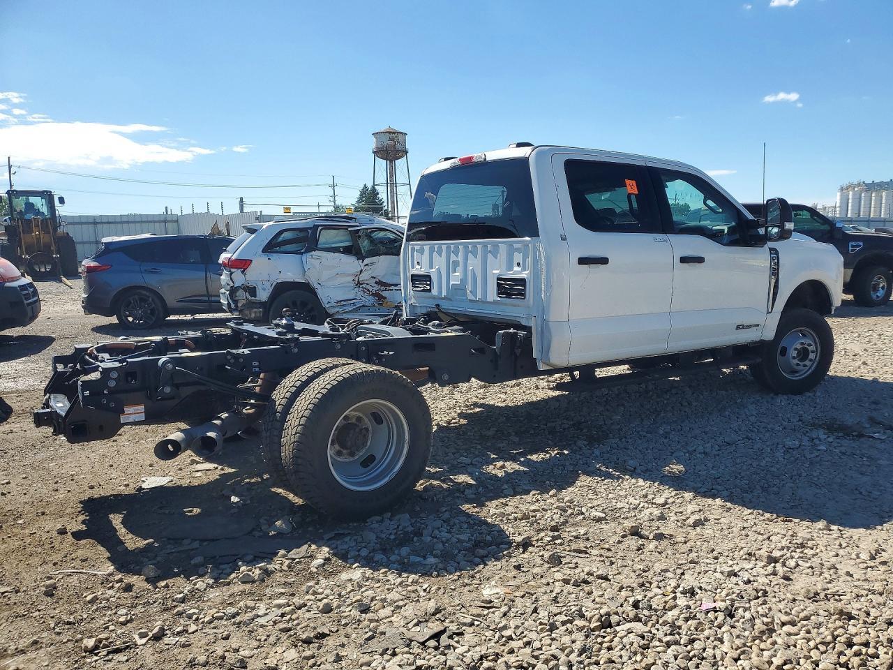 2025 Ford F350 Super Duty - Image 3