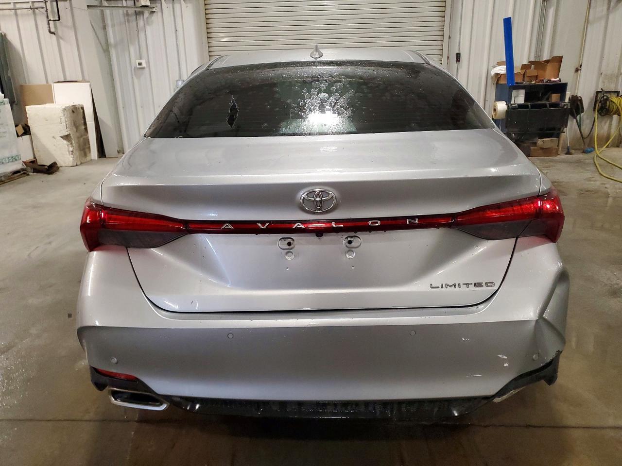 2019 Toyota Avalon Limited - Image 6