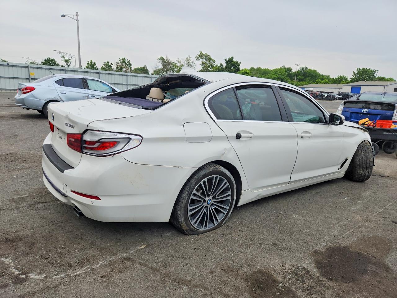 2019 BMW 530 Xi - Image 3