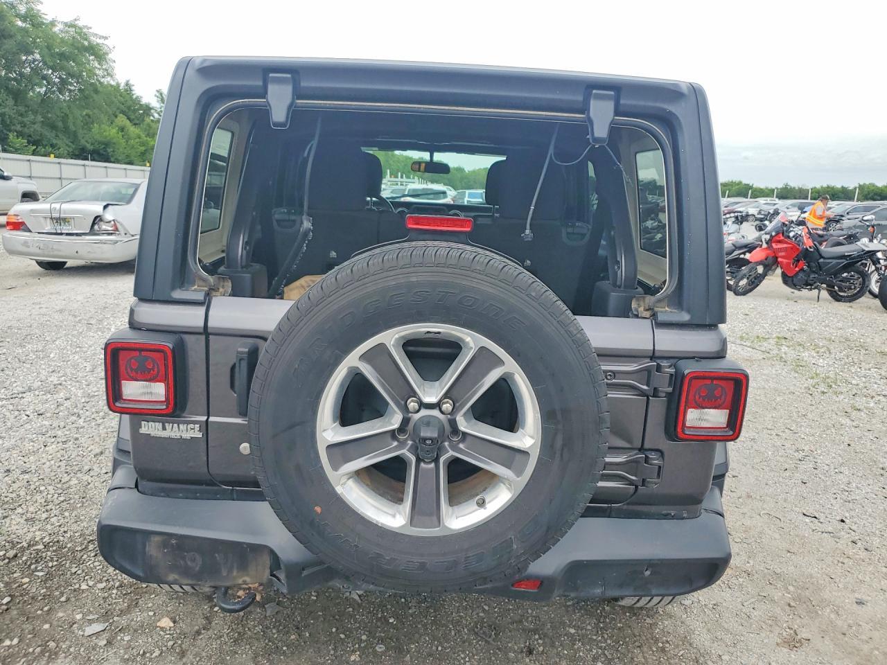 2020 Jeep Wrangler Unlimited Sahara - Image 6