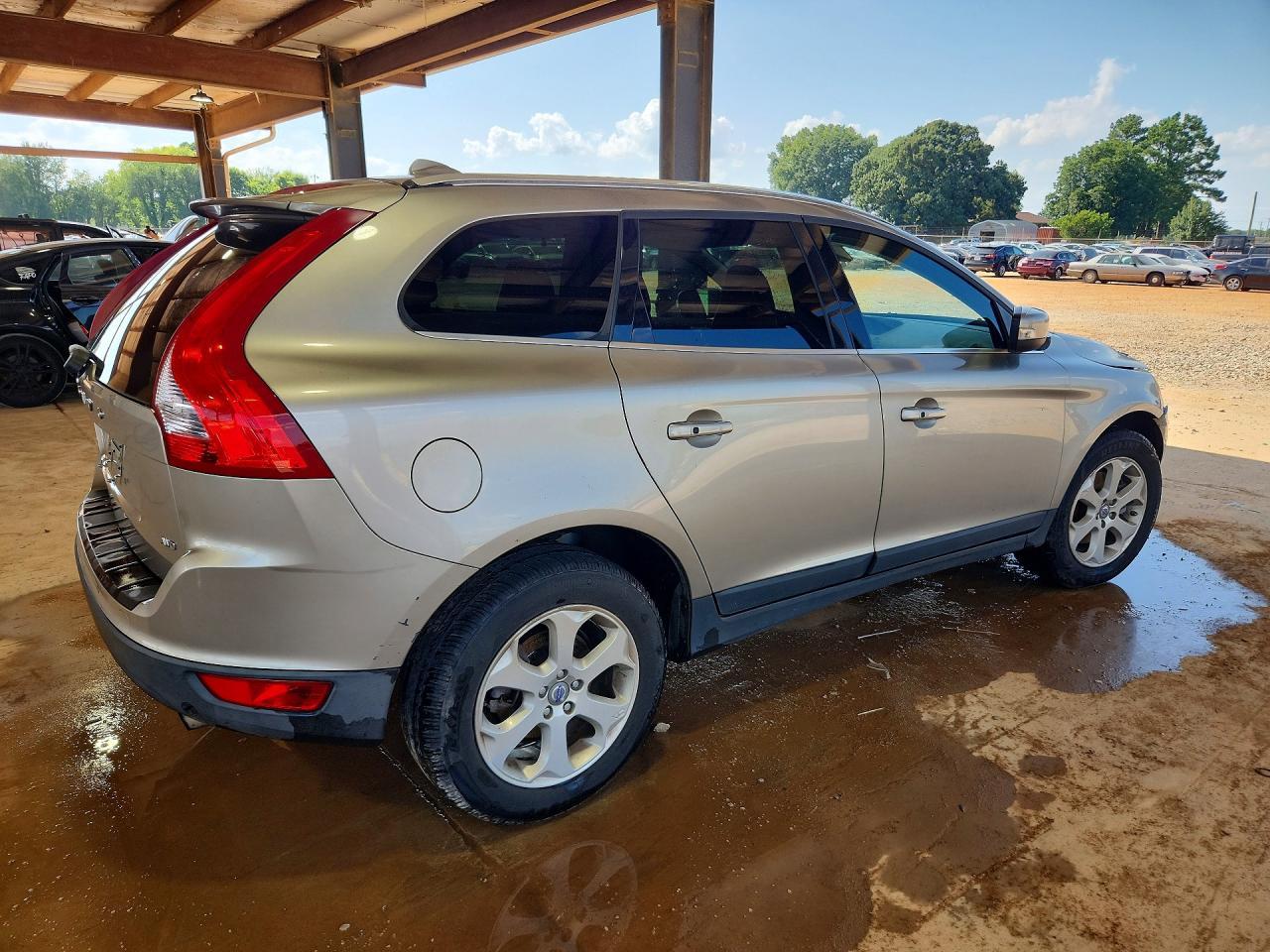 2011 Volvo Xc60 3.2 - Image 3