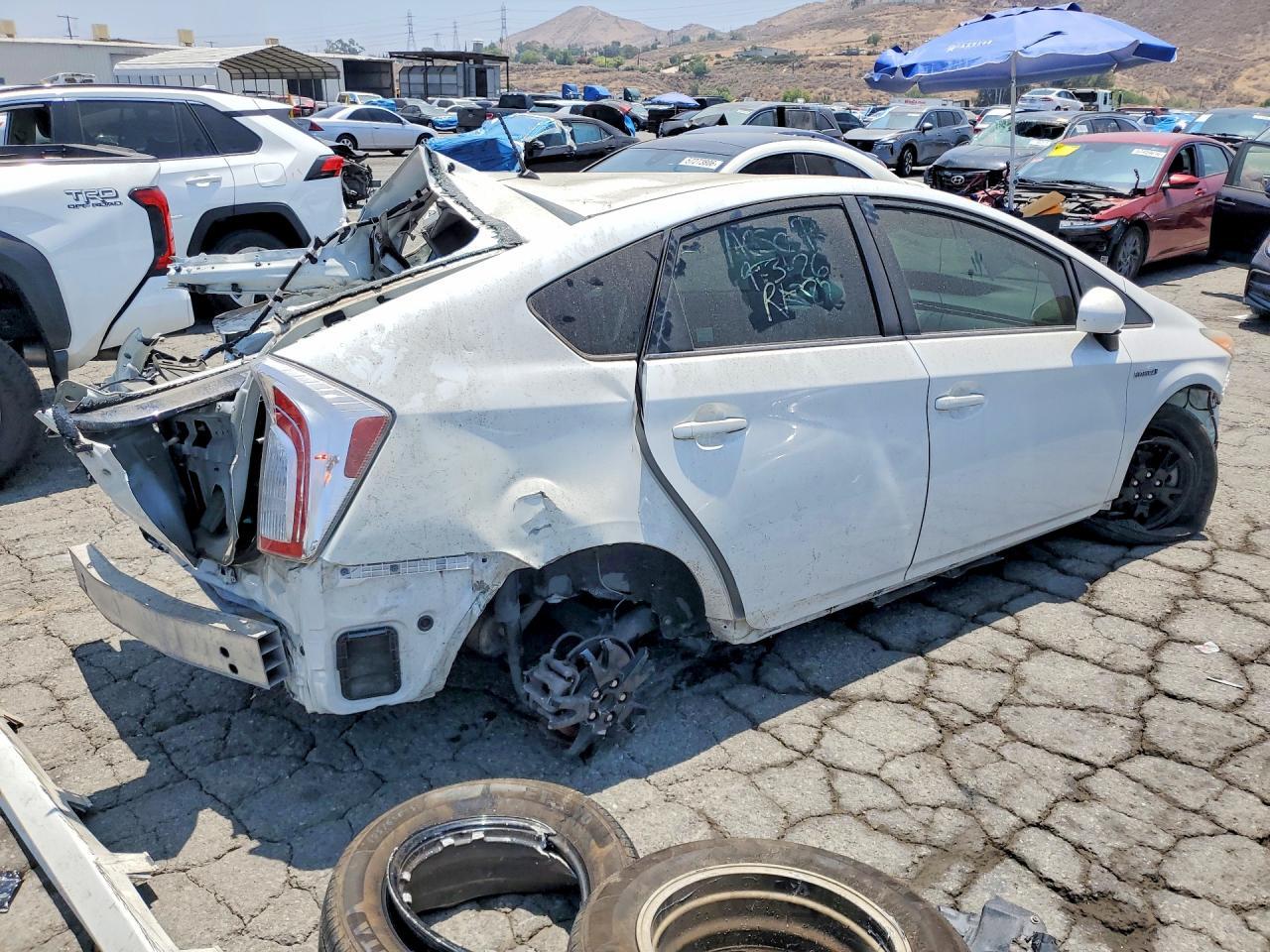 2014 Toyota Prius Two - Фото 3
