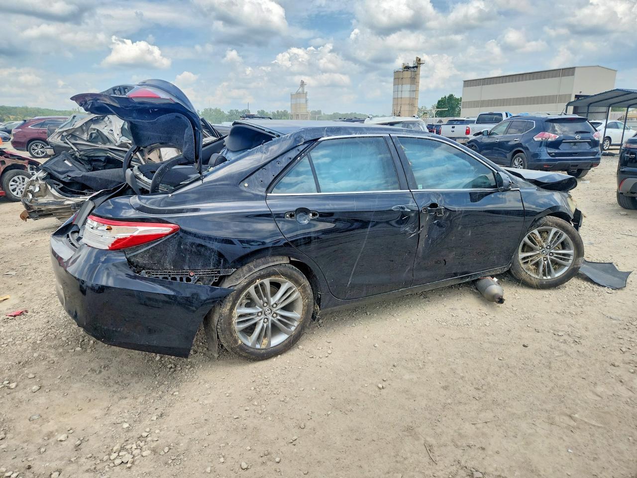 2016 Toyota Camry Se - Фото 3