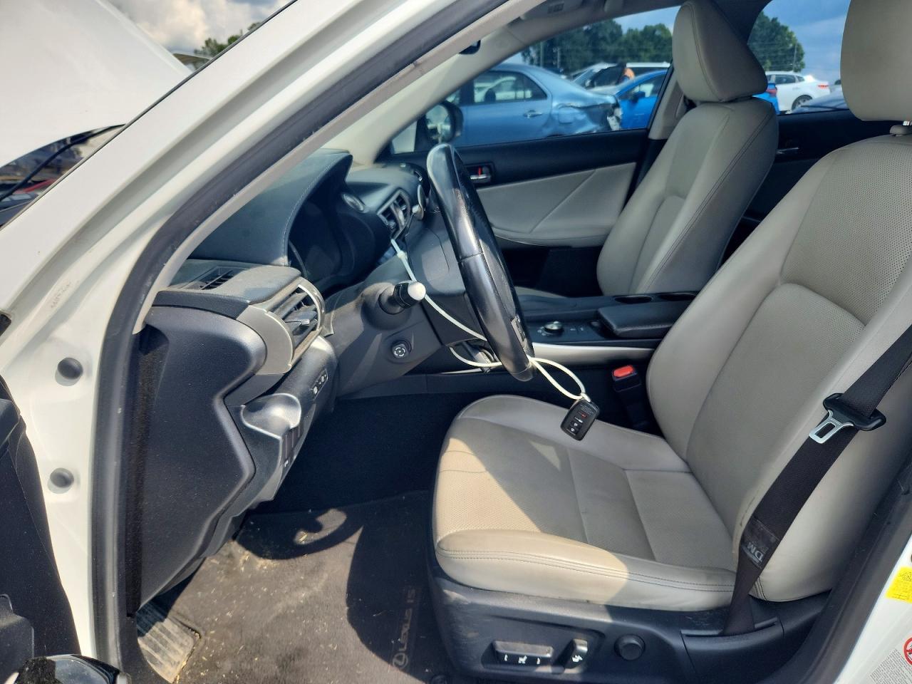 2016 Lexus Is 200T - Фото 7