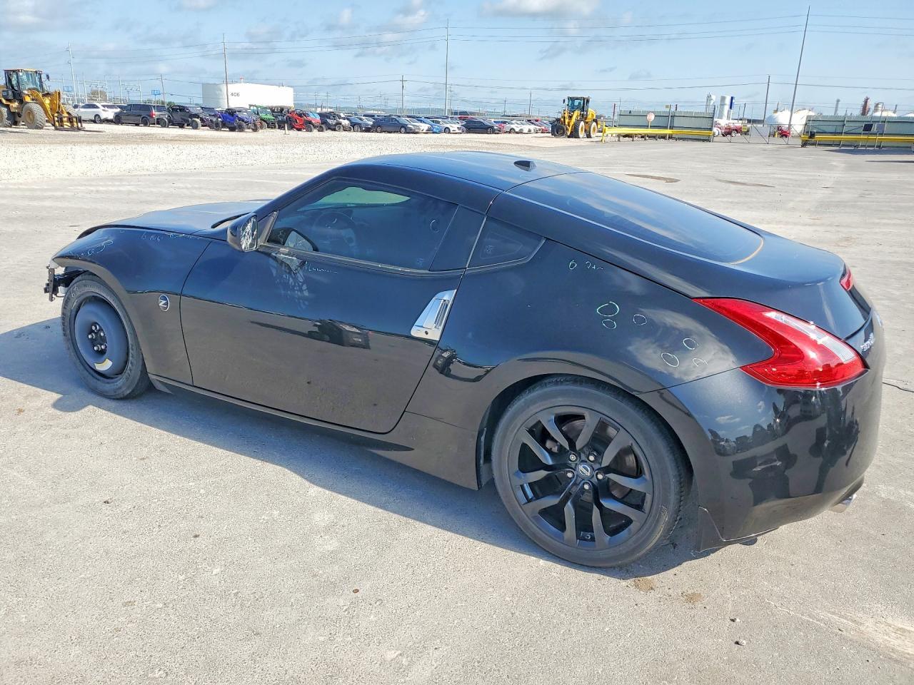 2015 Nissan 370Z Touring - Фото 2