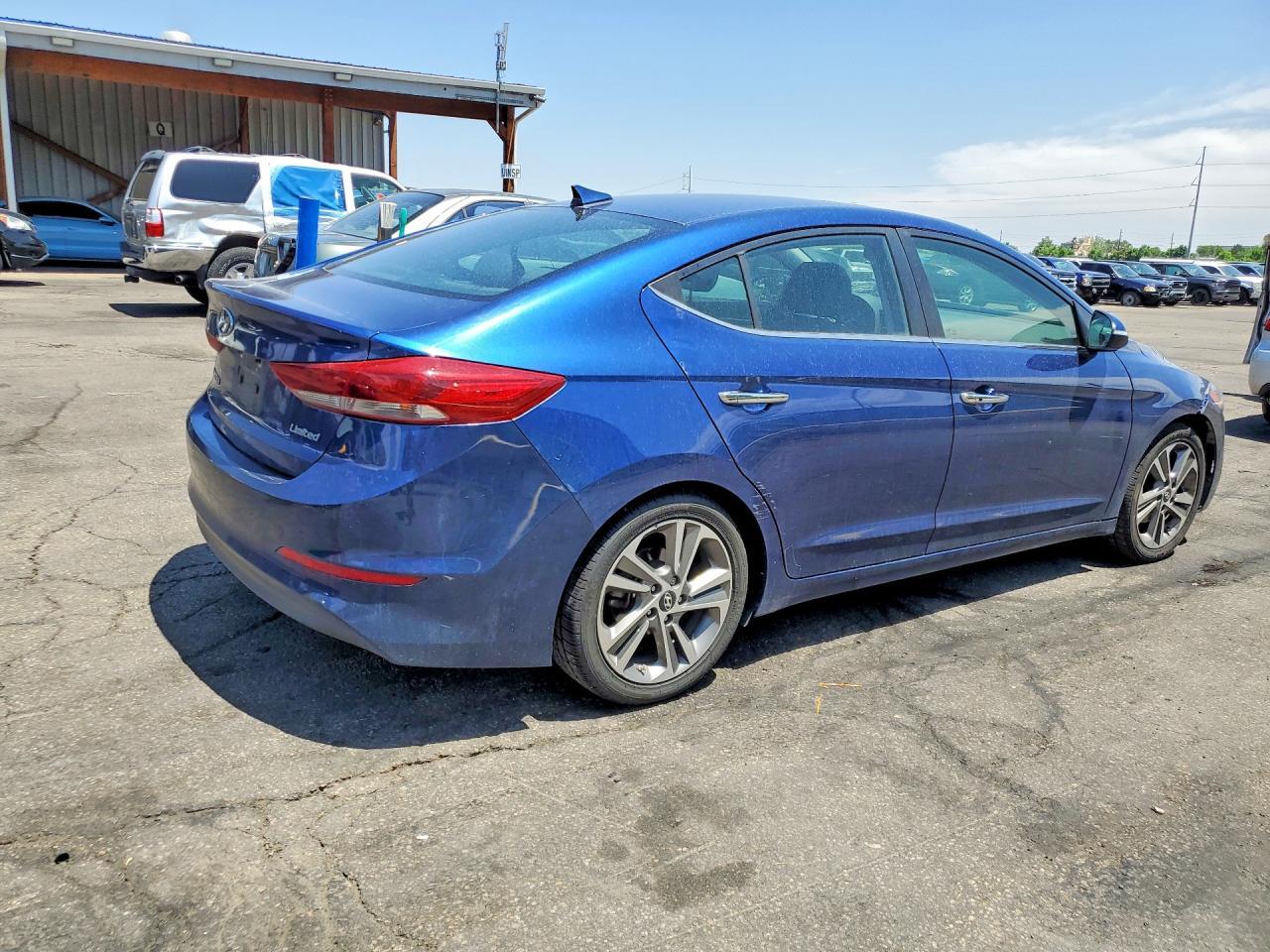 2017 Hyundai Elantra Limited - Image 3