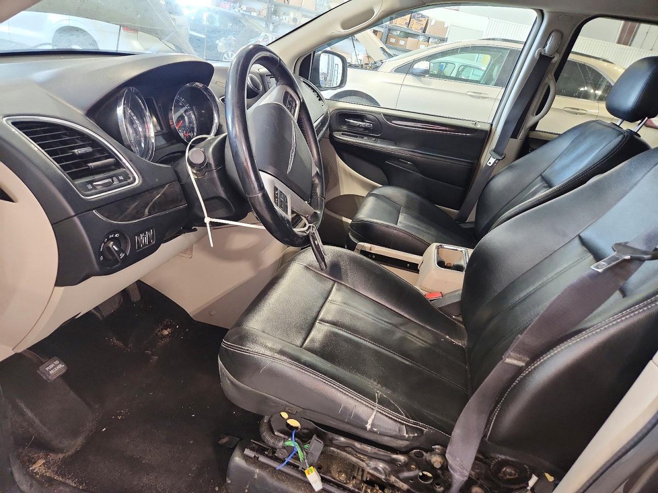 2016 Chrysler Town & Country Touring - Фото 7