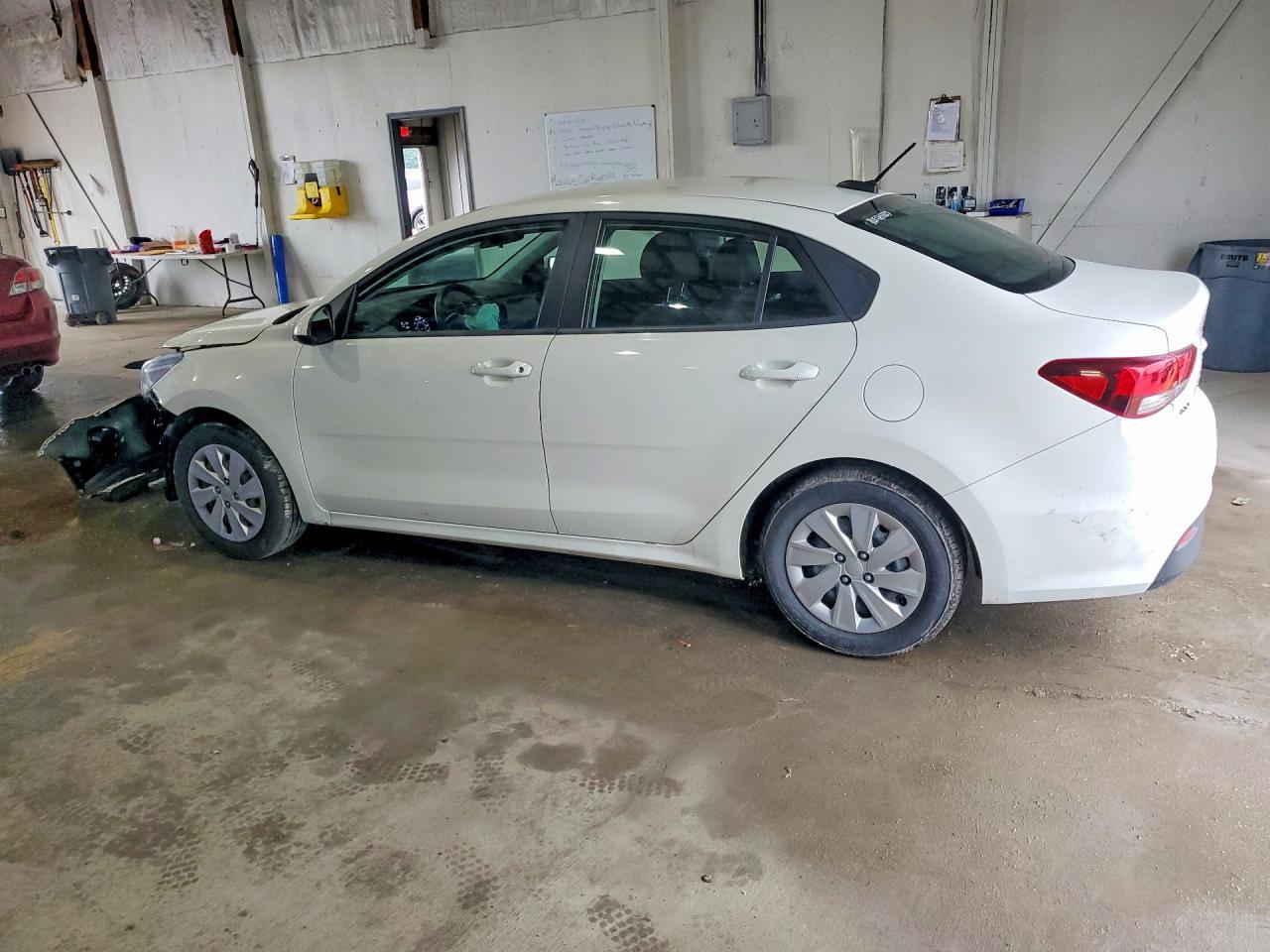 2020 Kia Rio - Фото 2