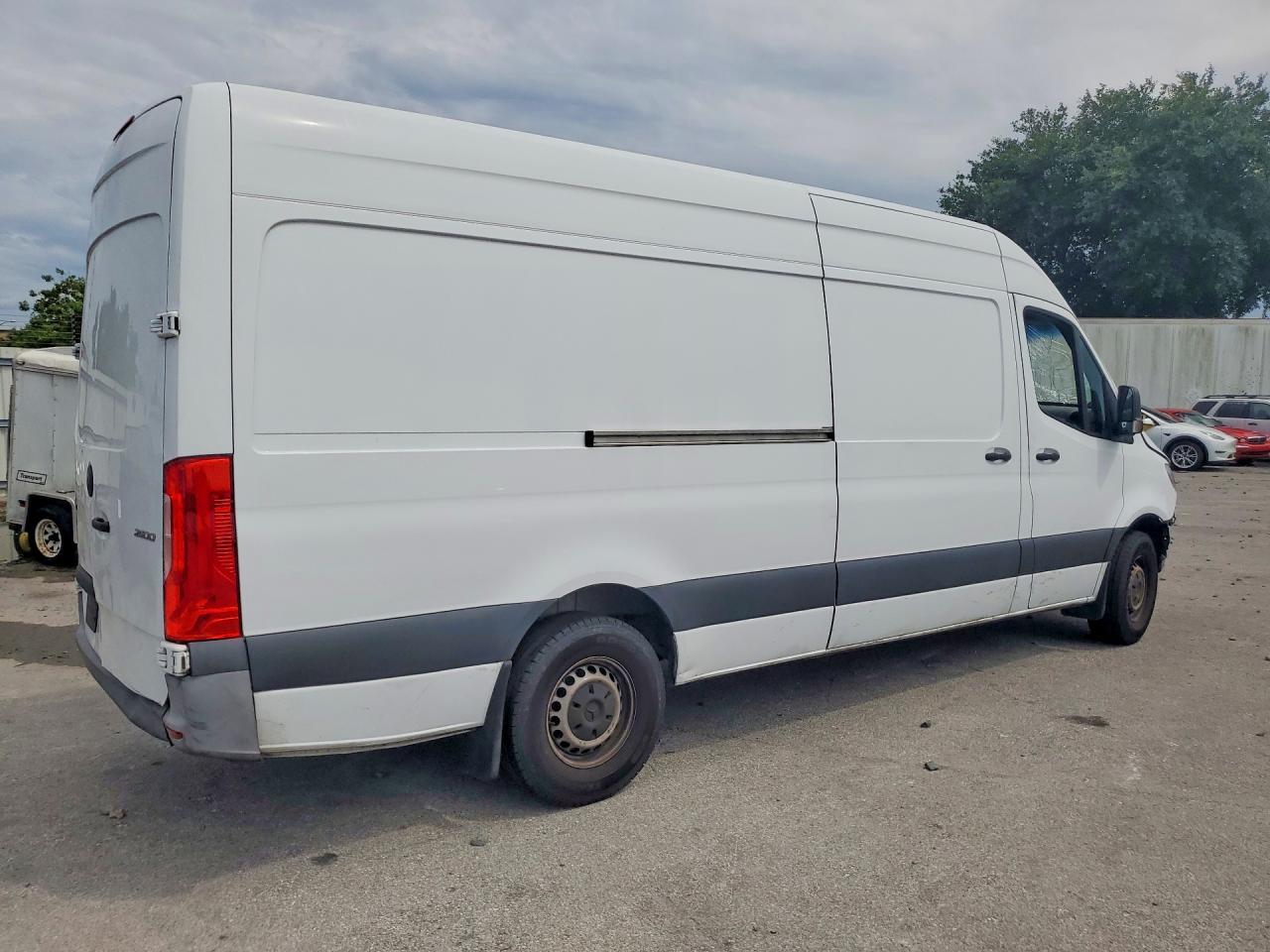 2022 Mercedes Benz Sprinter 2500 Delivery Van - Image 3