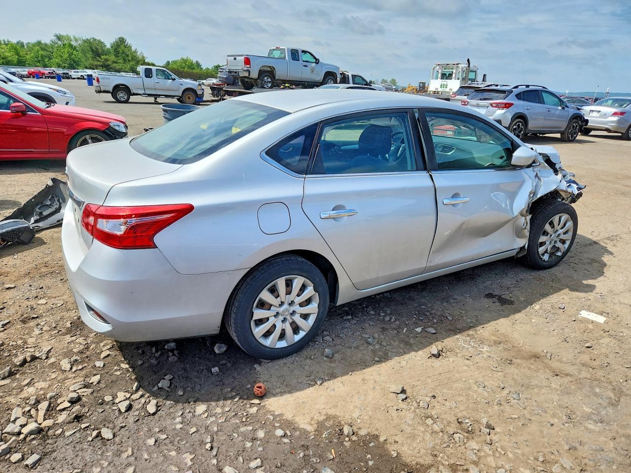 2016 Nissan Sentra S - Image 3