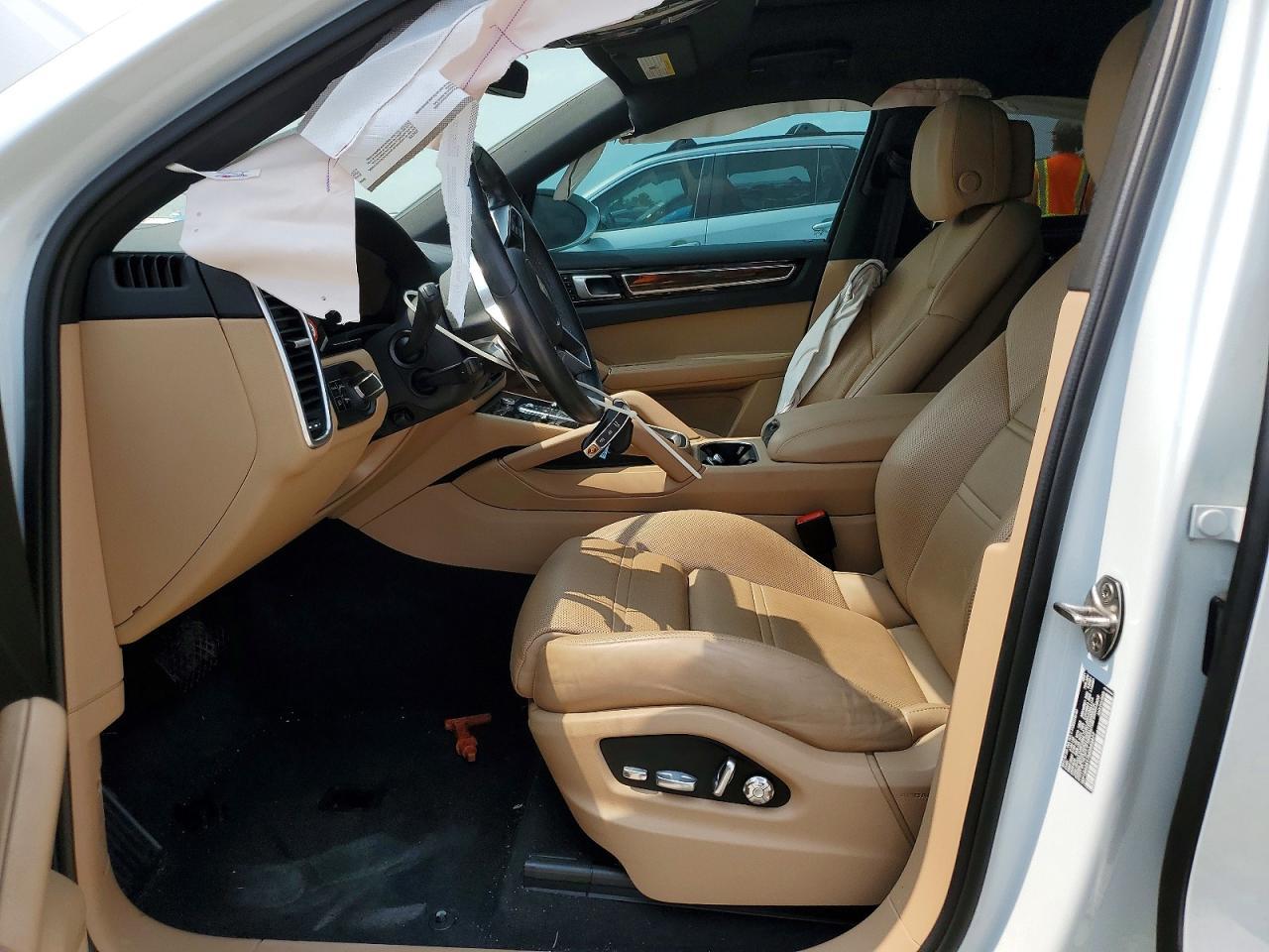 2021 Porsche Cayenne Coupe - Image 7