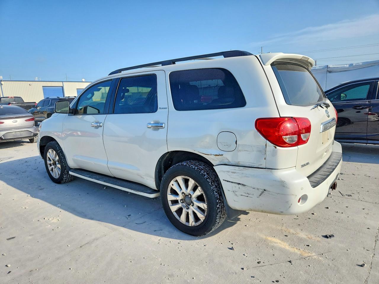 2010 Toyota Sequoia Platinum - Фото 2