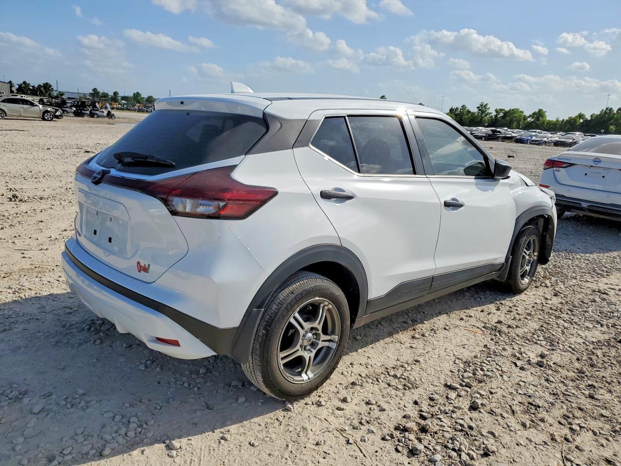 2025 Nissan Kicks Play S - Фото 3