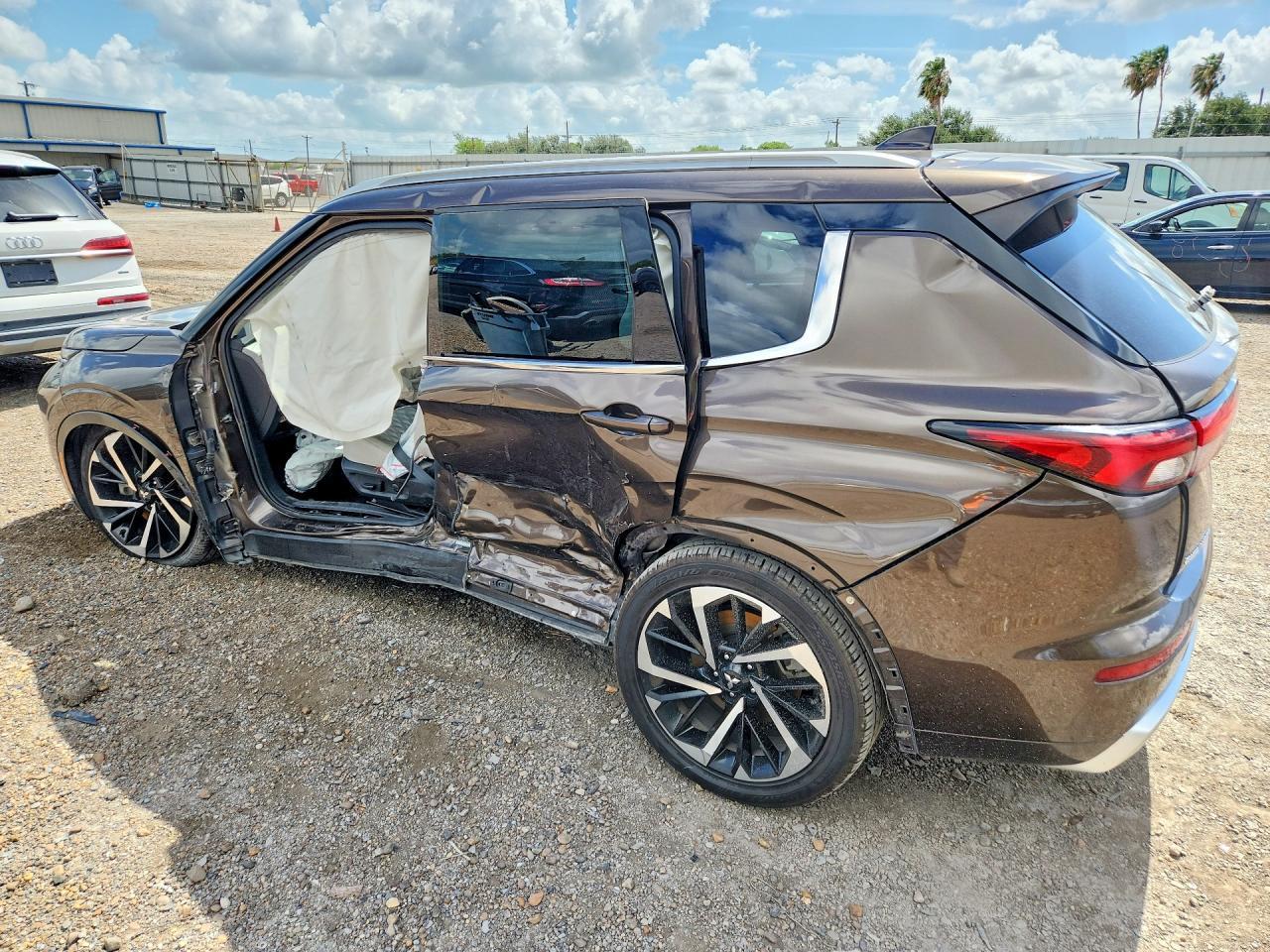 2023 Mitsubishi Outlander Sel - Фото 2