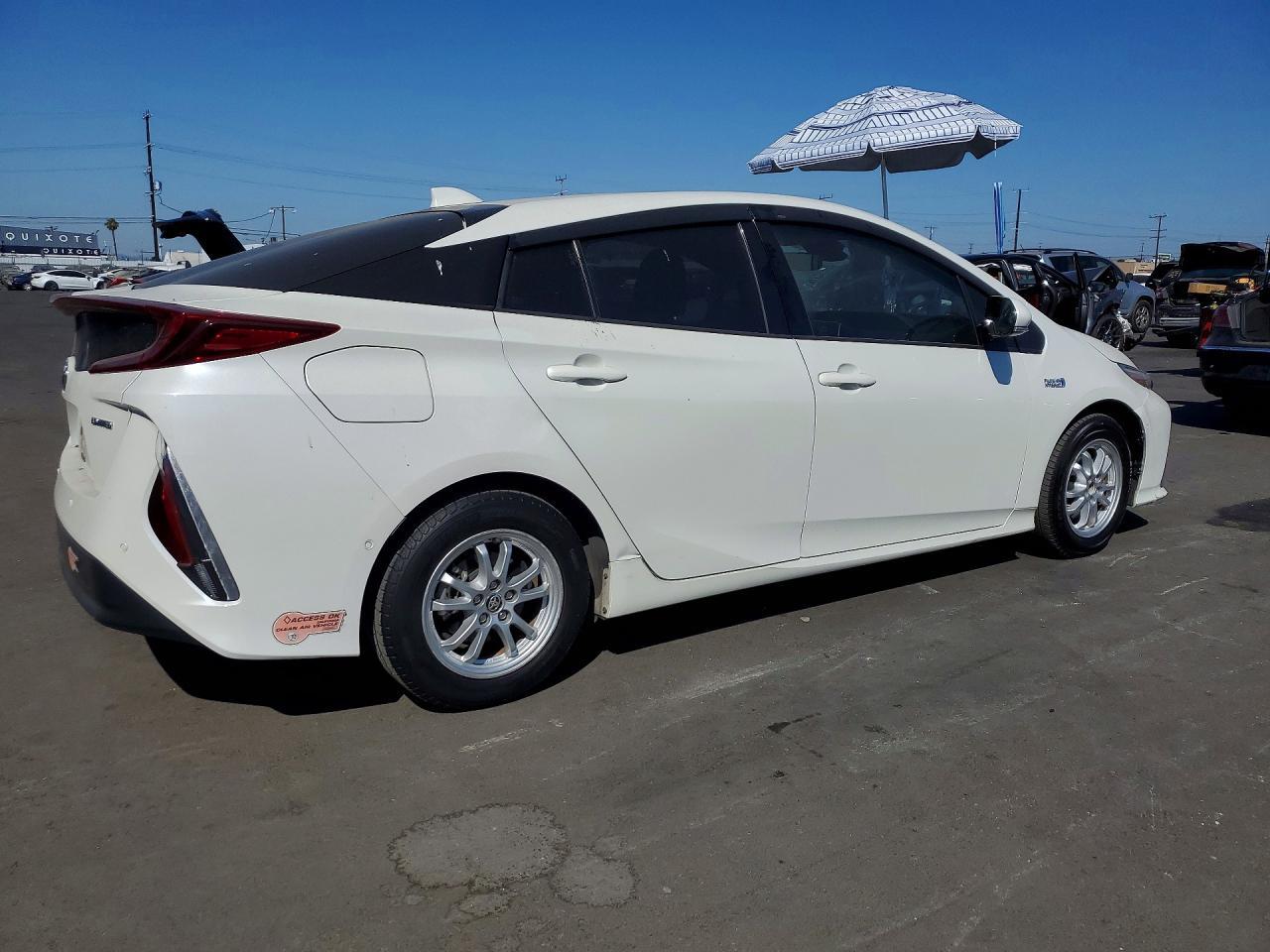2020 Toyota Prius Prime Limited - Фото 3