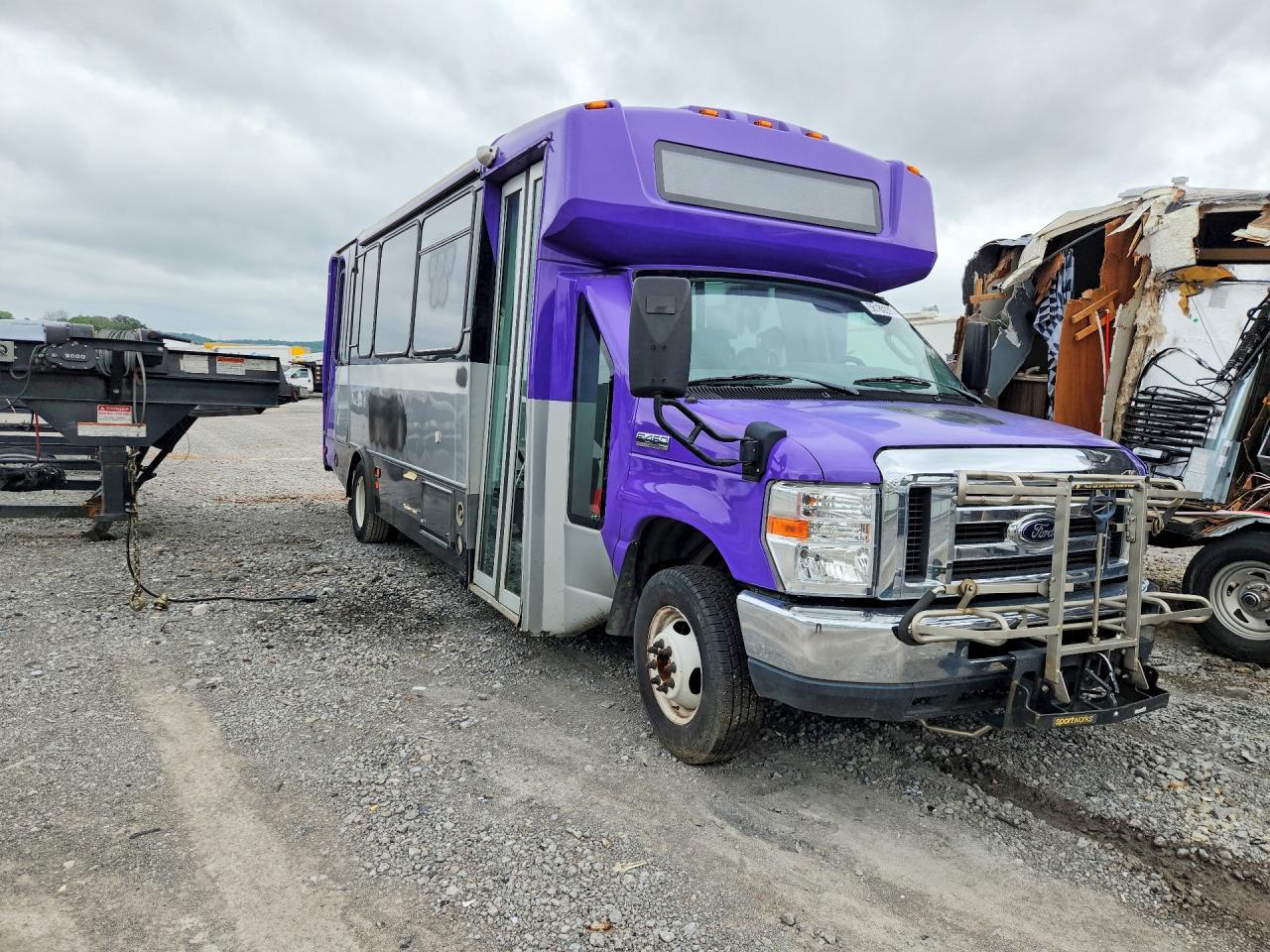 2019 Ford E450 Shuttle Bus - Image 4