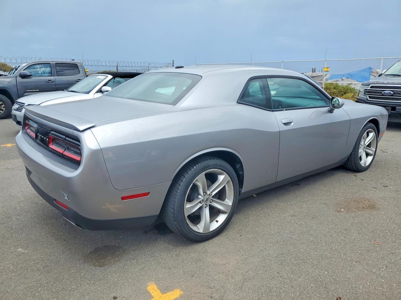 2017 Dodge Challenger Sxt - Image 3