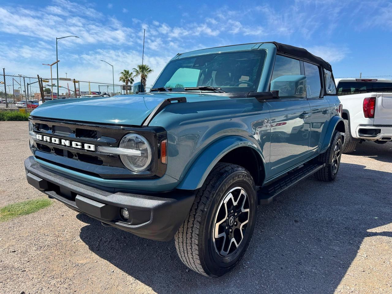 2022 Ford Bronco Base - Image 2