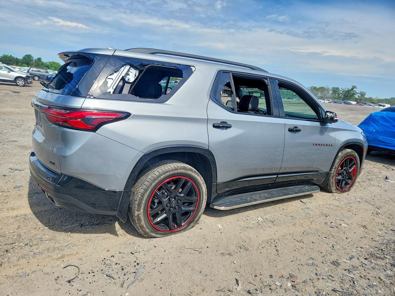 2023 Chevrolet Traverse Premier - Image 3