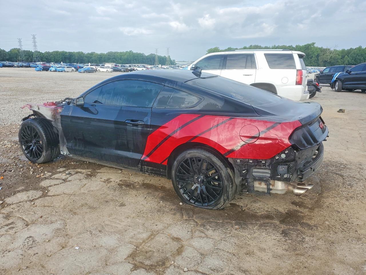 2021 Ford Mustang Gt - Фото 2