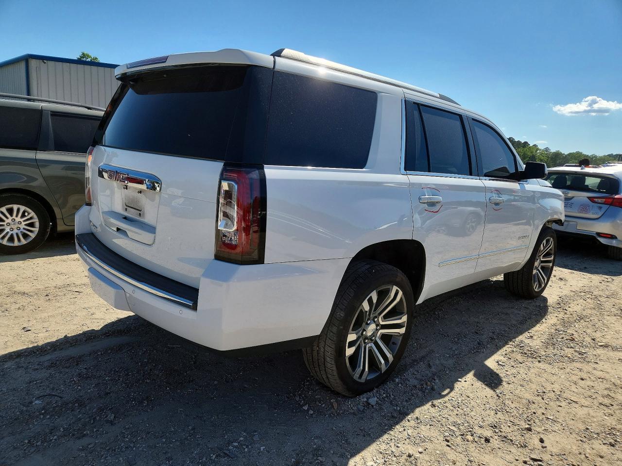 2019 GMC Yukon Denali - Фото 3