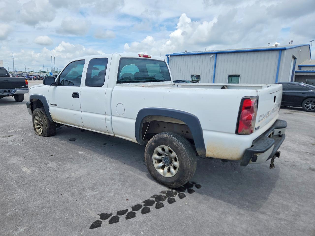 2004 Chevrolet Silverado C2500 Heavy Duty - Фото 2
