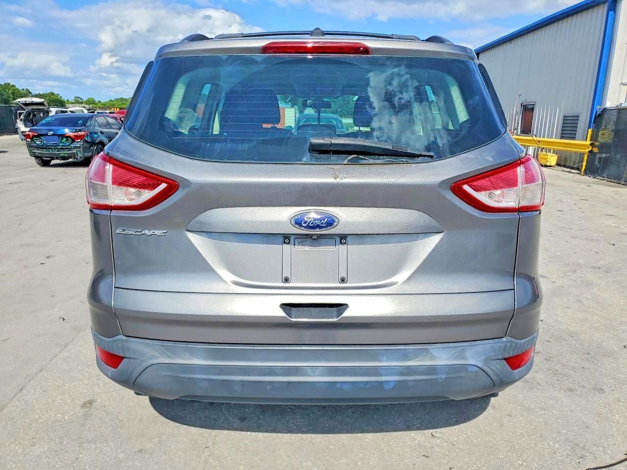 2014 Ford Escape S - Фото 6