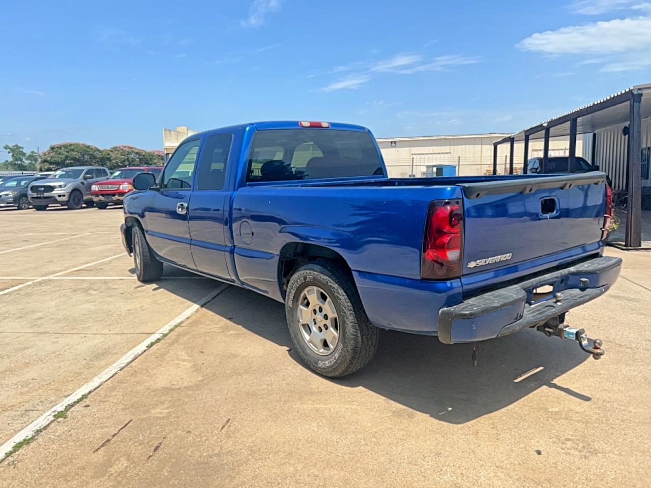 2004 Chevrolet Silverado C1500 - Image 3