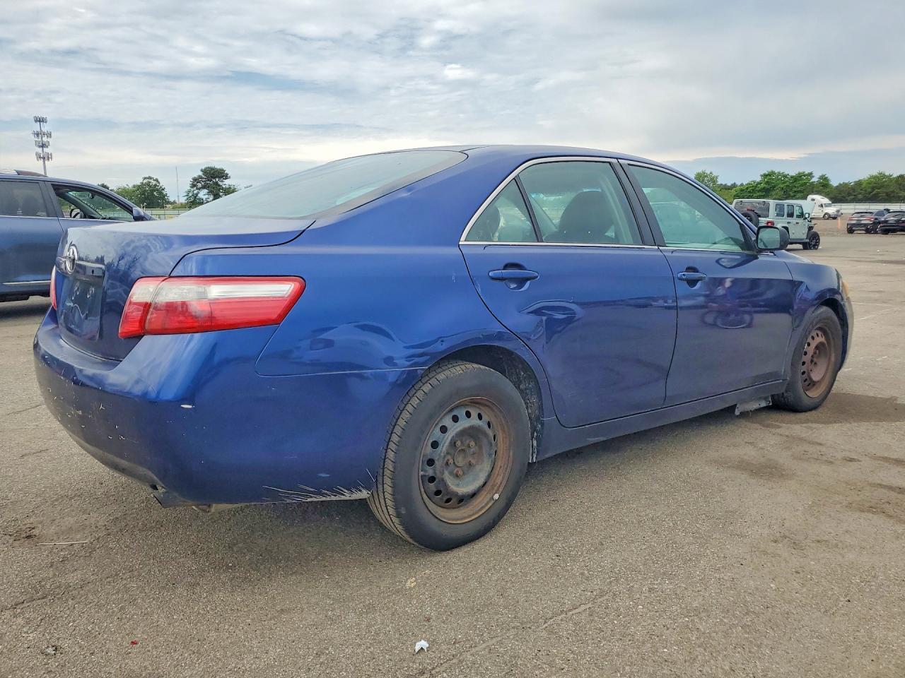 2016 Toyota Camry - Фото 3