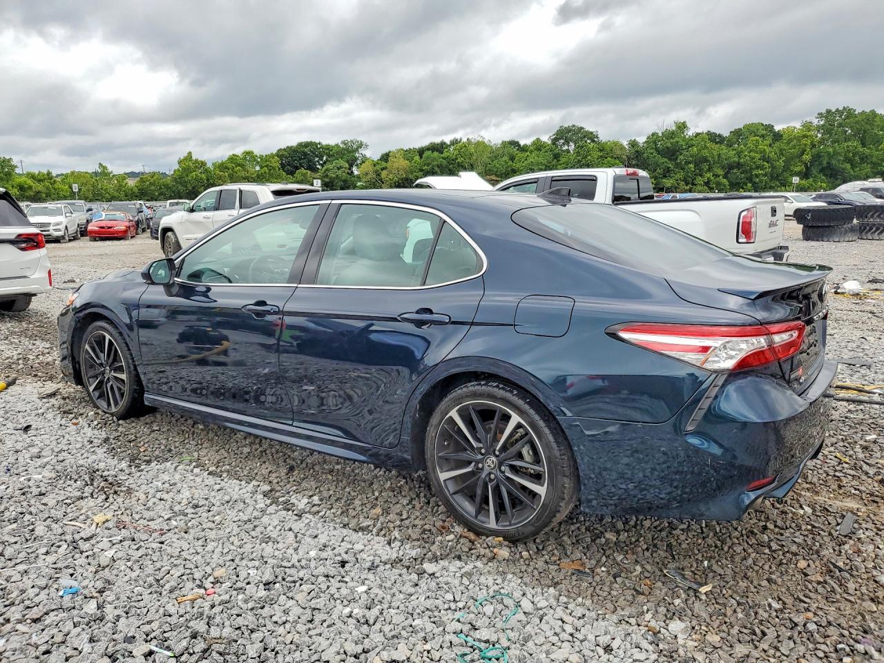 2020 Toyota Camry Xse - Фото 2