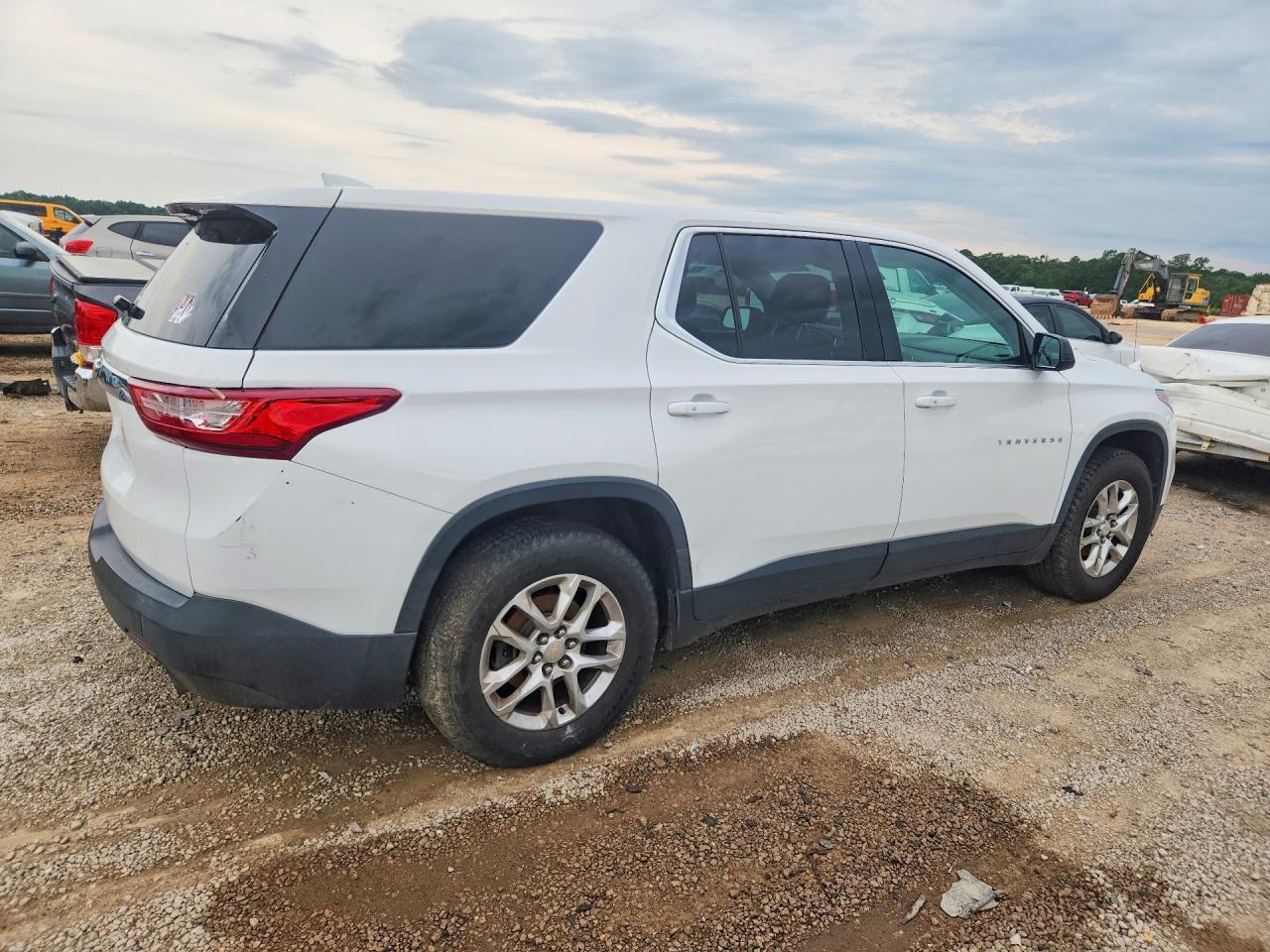 2018 Chevrolet Traverse Ls - Image 3