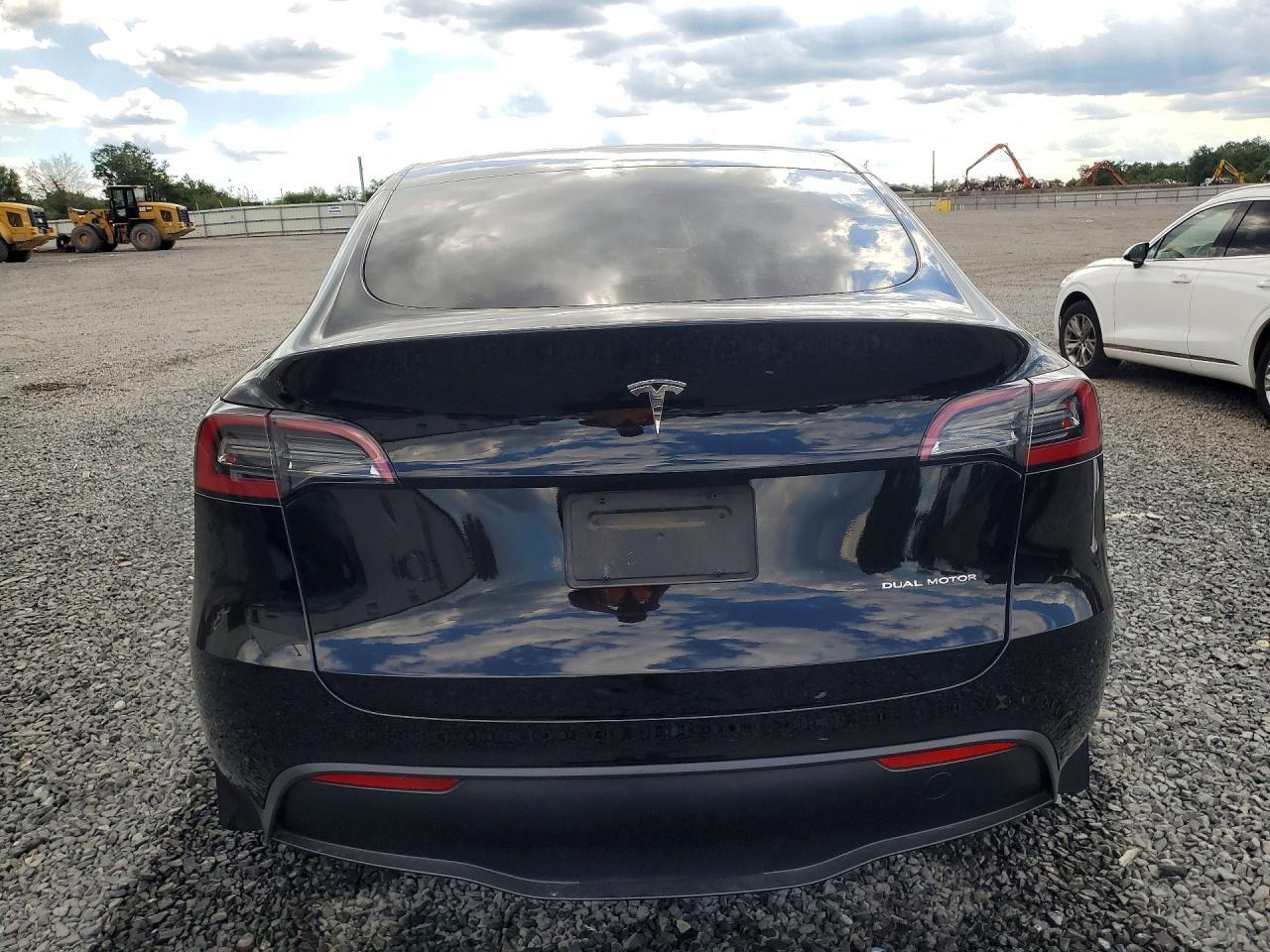 2023 Tesla Model Y - Фото 6