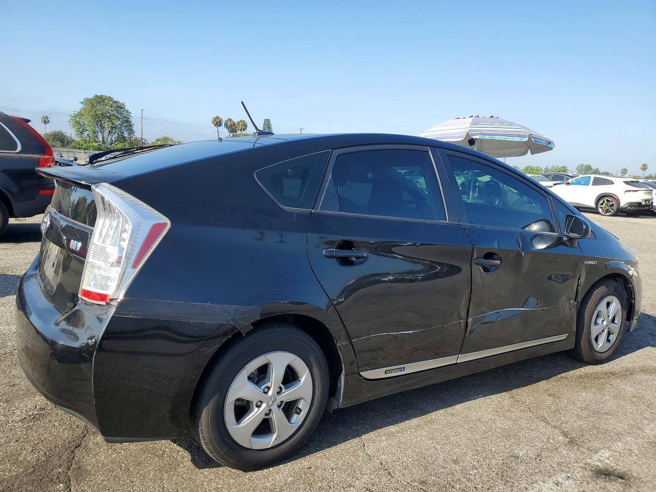 2011 Toyota Prius Three - Image 3