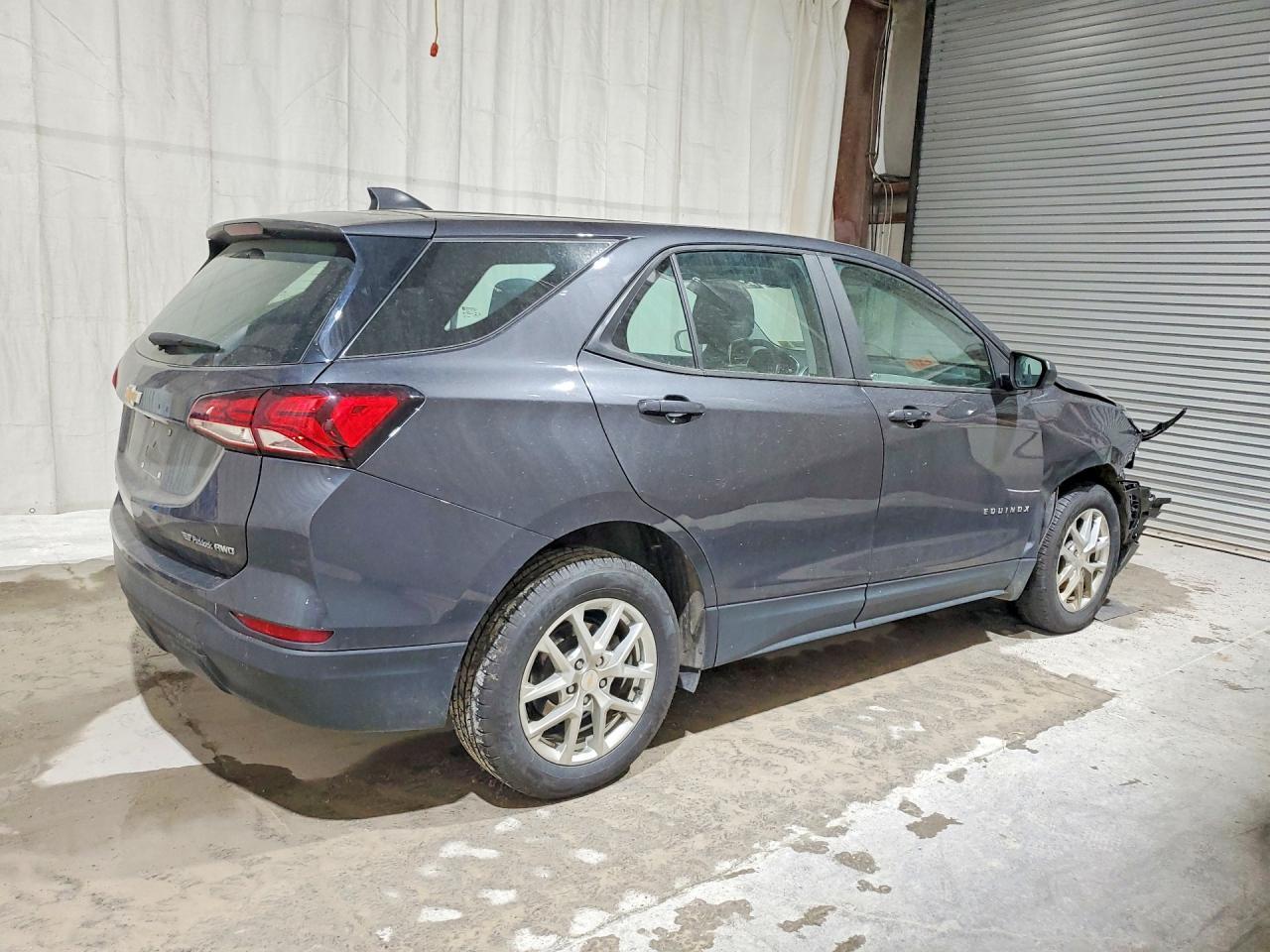 2022 Chevrolet Equinox Ls - Image 3
