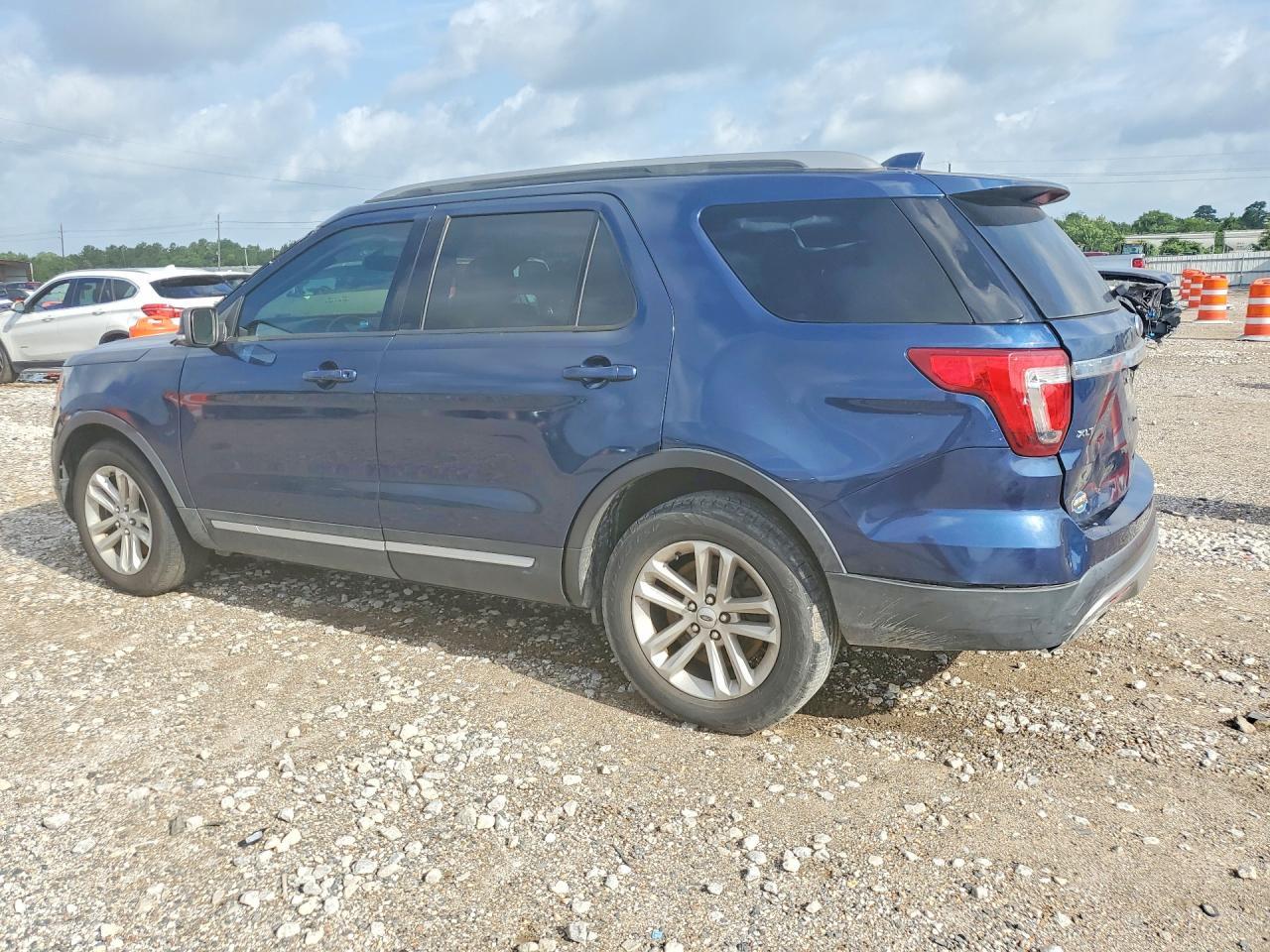 2017 Ford Explorer Xlt - Фото 2