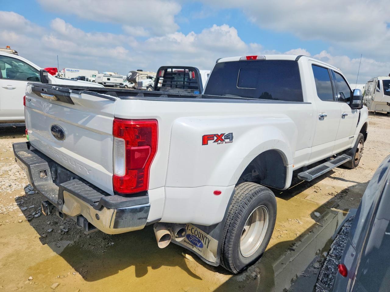 2019 Ford F350 Super Duty - Фото 3