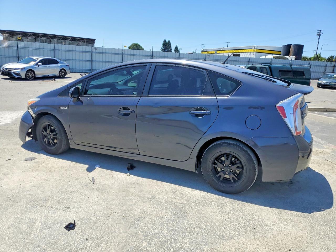 2015 Toyota Prius Two - Фото 2