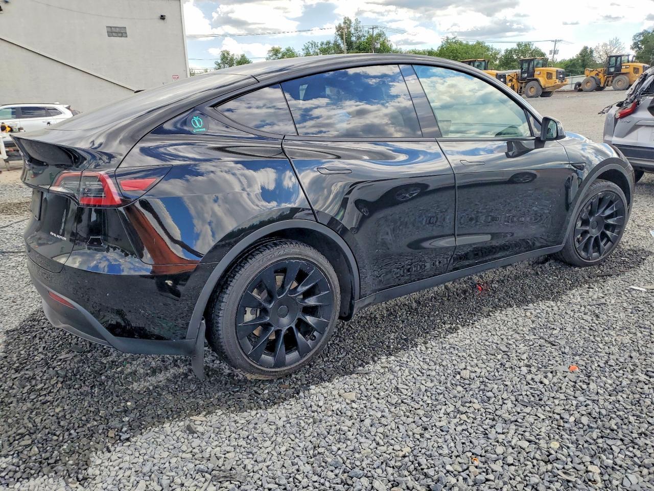 2023 Tesla Model Y - Фото 3