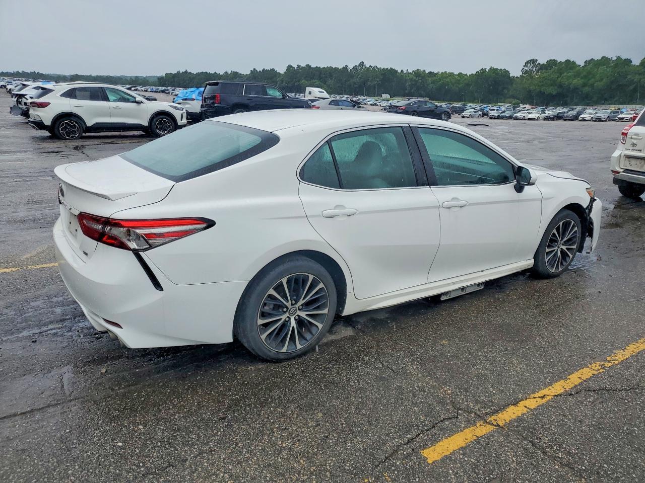 2018 Toyota Camry Se - Image 3