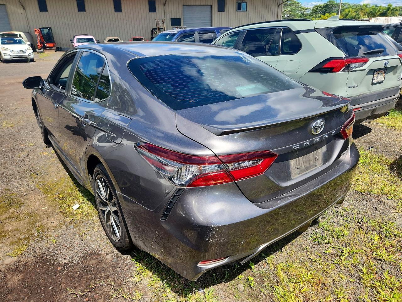2022 Toyota Camry Se - Фото 2