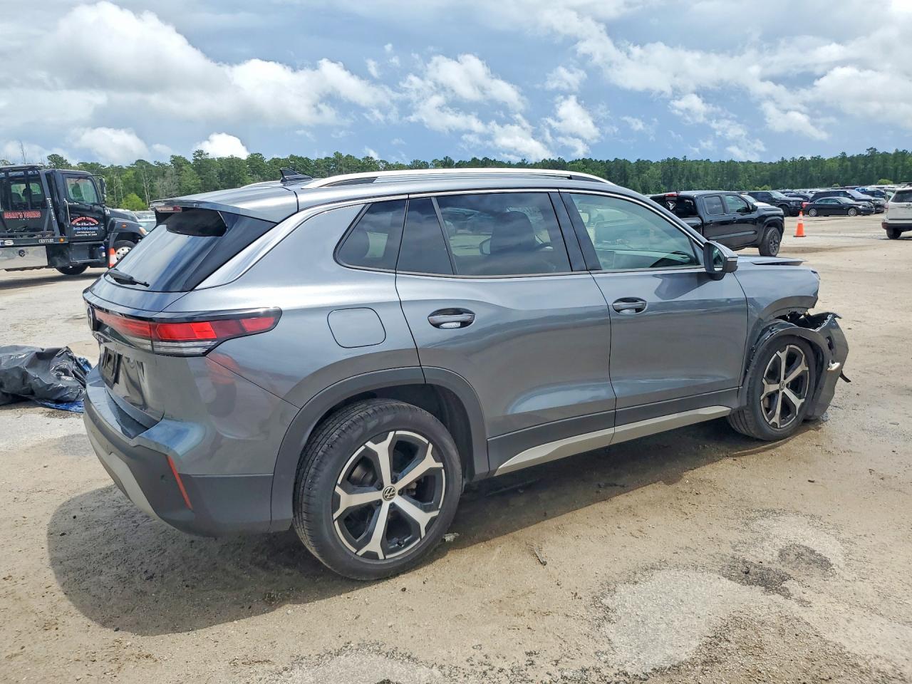 2025 Volkswagen Tiguan Se - Image 3